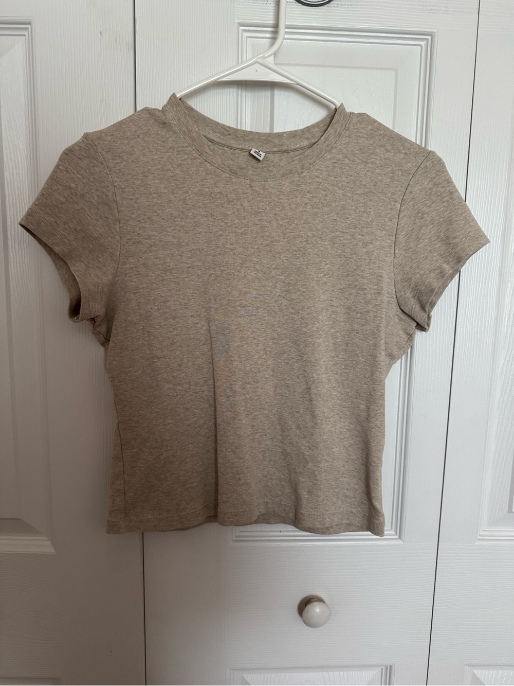 Uniqlo Women's cropped tshirt in tan - size medium
